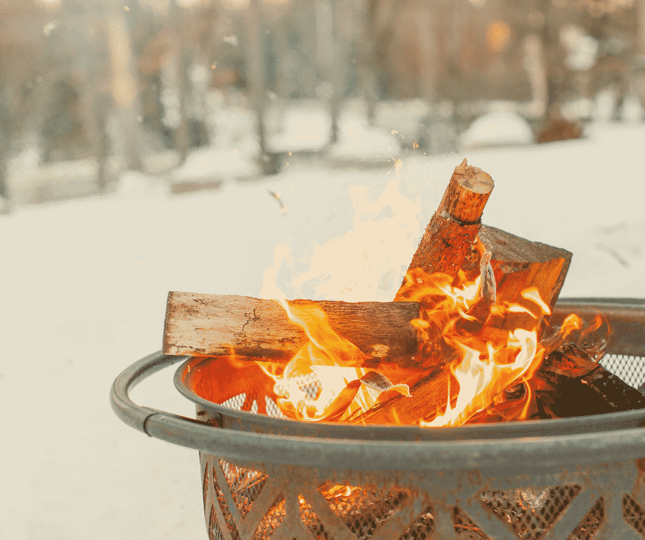 Jahreskreisfest Wintersonnenwende Feuer im Schnee